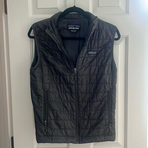 Dark gray Patagonia nano-puff vest
